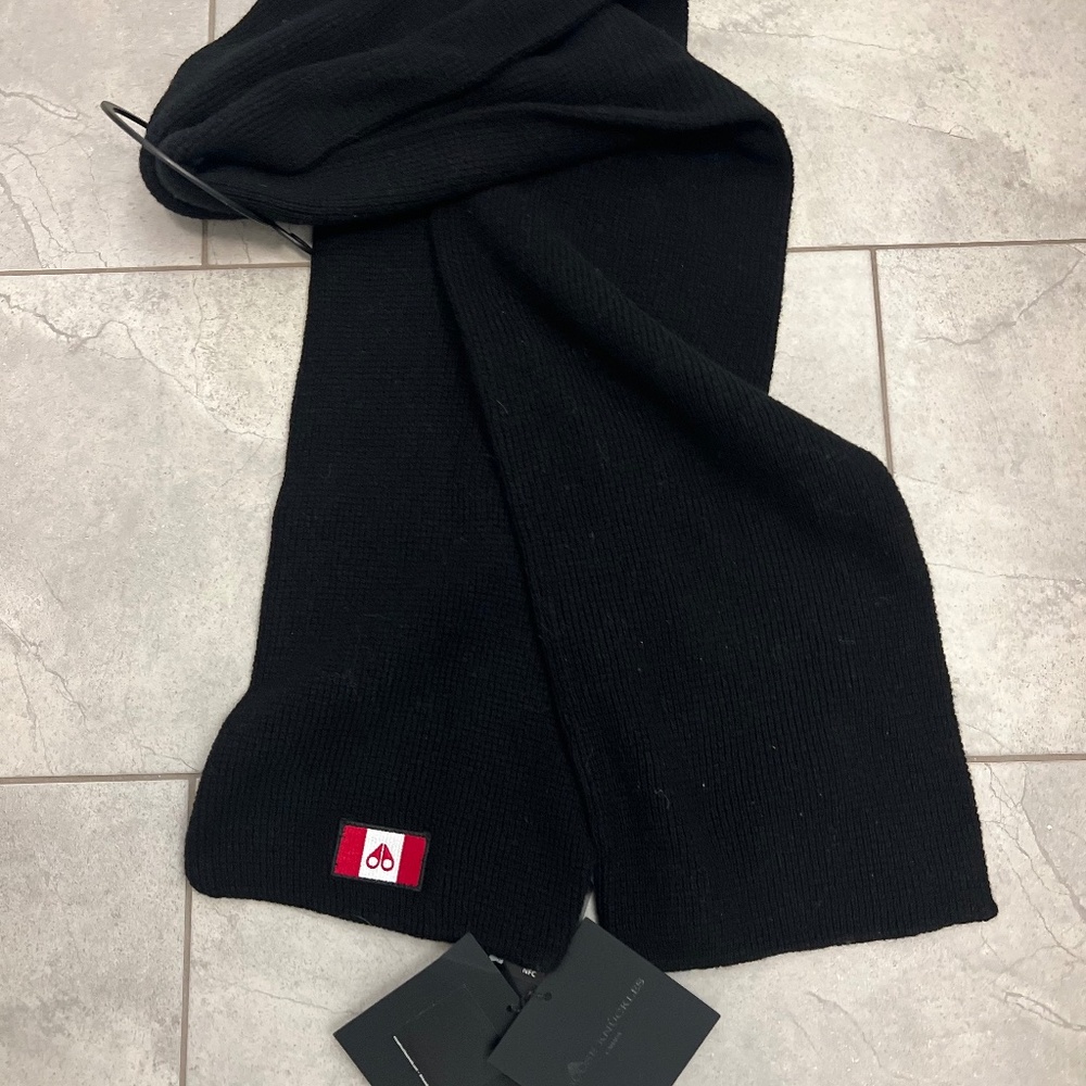 Moose Knuckles scarf